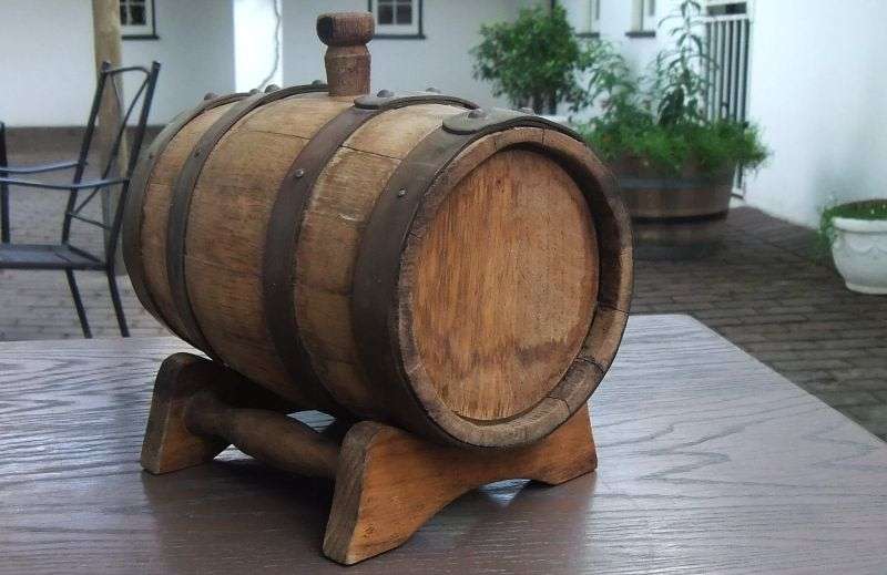 AN ABSOLUTELY COOL VINTAGE WOODEN SHERRY VAT ON STAND WITH METAL TAP !! WOW !!