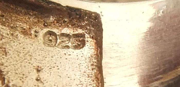 A GORGEOUS HEAVY WIDE SOLID STERLING SILVER RING WITH FACETED RED STONES !! GREAT VALUE !!