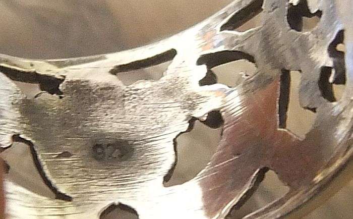 WOW !! A STUNNING WIDE GENUINE STERLING SILVER RING WITH PIERCED FLORAL DETAIL !!