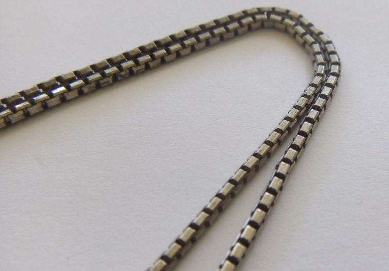 A QUALITY VINTAGE STERLING SILVER NECKLACE WITH A DESIGNER STAMPED STERLING SILVER CROSS PENDANT !!