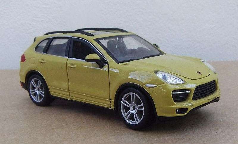 A FABULOUS HIGHLY DETAILED DIE CAST METAL MODEL OF THE PORSCHE CAYENNE TURBO !! MUST SEE !!