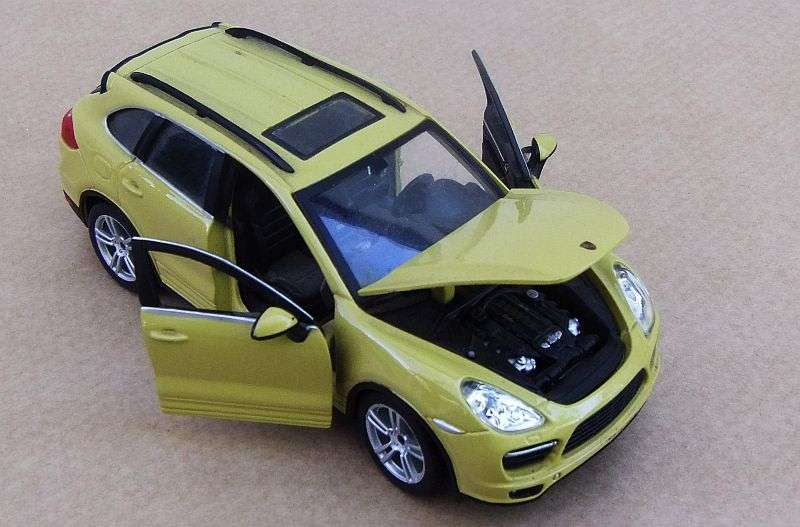 A FABULOUS HIGHLY DETAILED DIE CAST METAL MODEL OF THE PORSCHE CAYENNE TURBO !! MUST SEE !!