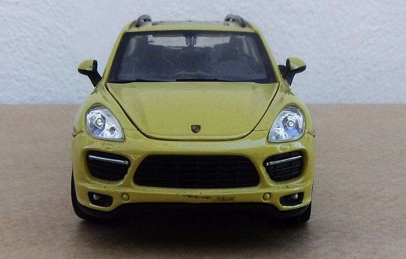 A FABULOUS HIGHLY DETAILED DIE CAST METAL MODEL OF THE PORSCHE CAYENNE TURBO !! MUST SEE !!