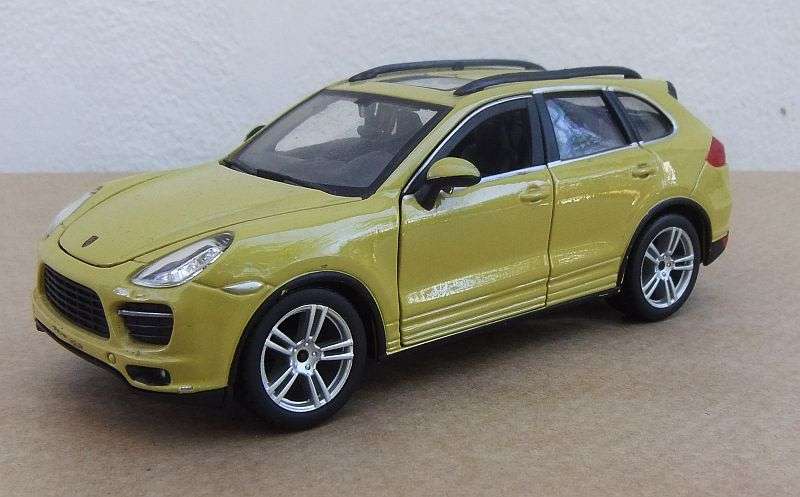A FABULOUS HIGHLY DETAILED DIE CAST METAL MODEL OF THE PORSCHE CAYENNE TURBO !! MUST SEE !!