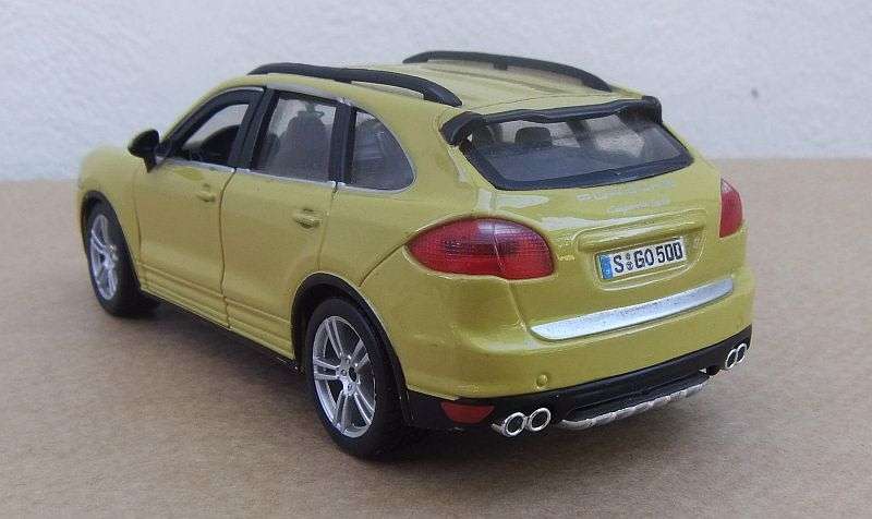 A FABULOUS HIGHLY DETAILED DIE CAST METAL MODEL OF THE PORSCHE CAYENNE TURBO !! MUST SEE !!