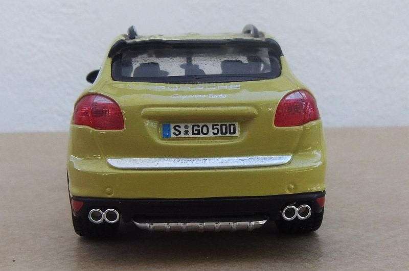 A FABULOUS HIGHLY DETAILED DIE CAST METAL MODEL OF THE PORSCHE CAYENNE TURBO !! MUST SEE !!