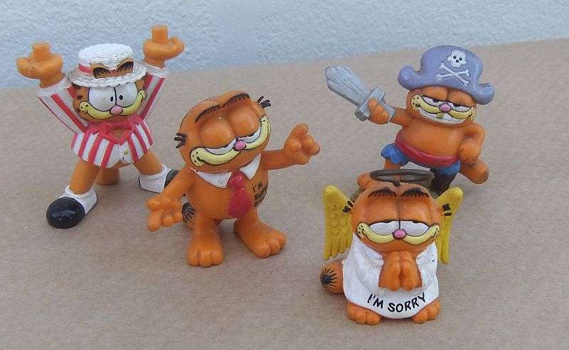 TOO CUTE !! FOUR ORIGINAL VINTAGE GARFIELD FIGURES BY BULLY WEST GERMANY - 70`S AND 80`S