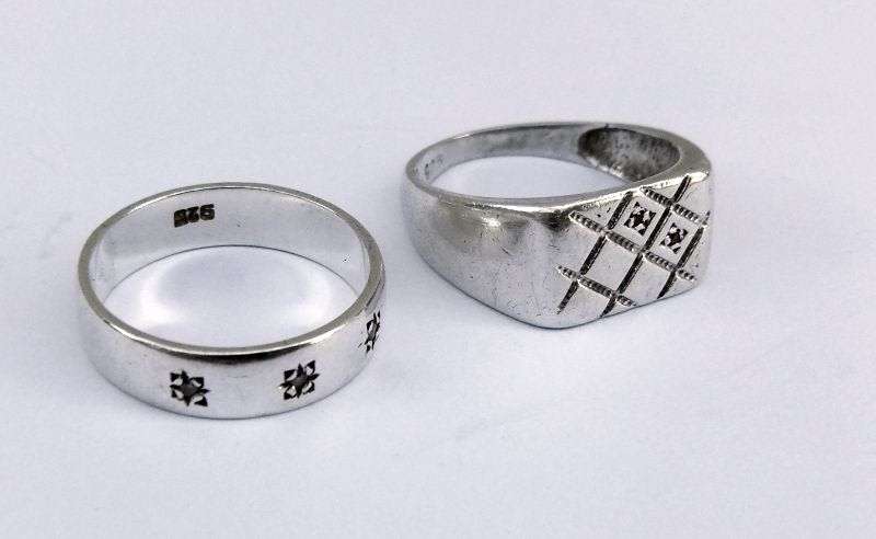 WOW ! GOOD DEAL ! HIS AND HERS SOLID STERLING SILVER WEDDING RINGS...CLEAR AND RED FACETED STONES !!