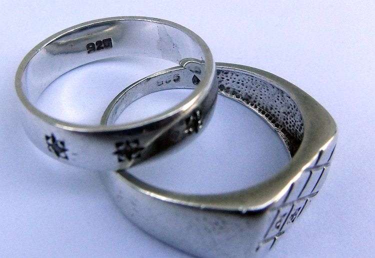 WOW ! GOOD DEAL ! HIS AND HERS SOLID STERLING SILVER WEDDING RINGS...CLEAR AND RED FACETED STONES !!