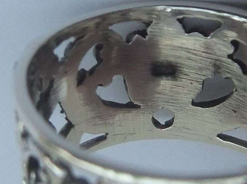 WOW !! A STUNNING WIDE GENUINE STERLING SILVER RING WITH PIERCED FLORAL DETAIL !!