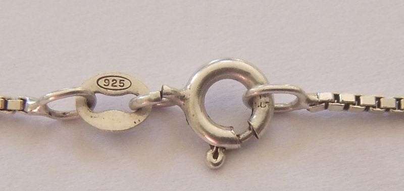 A RARE BEAUTIFUL VINTAGE STERLING SILVER PENDANT WITH AWESOME FACETED STONE PLUS SILVER CHAIN !! WOW