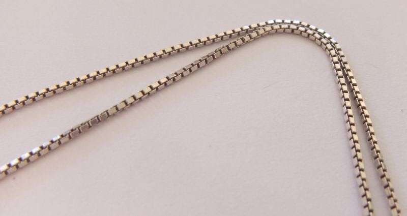 A RARE BEAUTIFUL VINTAGE STERLING SILVER PENDANT WITH AWESOME FACETED STONE PLUS SILVER CHAIN !! WOW