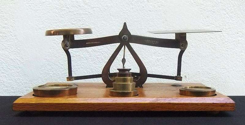 WOW !! A STUNNING VINTAGE SCALE MADE IN ENGLAND WITH ORIGINAL WEIGHTS !! MUST SEE !!