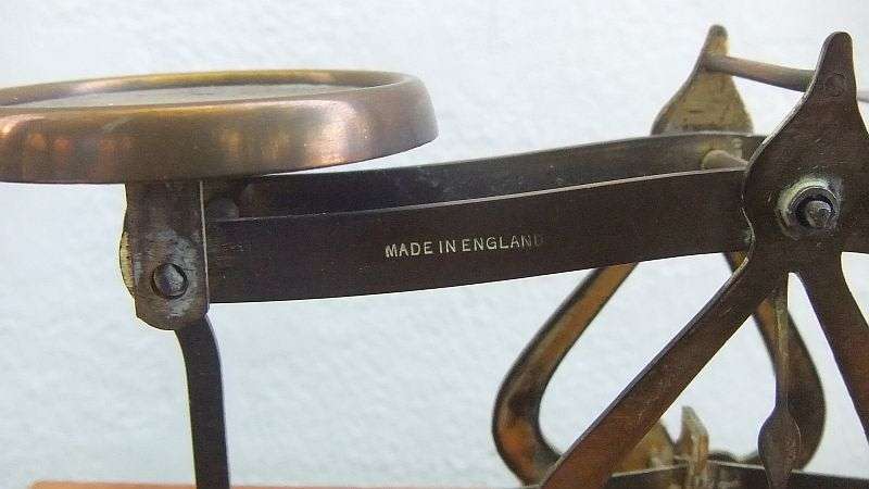 WOW !! A STUNNING VINTAGE SCALE MADE IN ENGLAND WITH ORIGINAL WEIGHTS !! MUST SEE !!