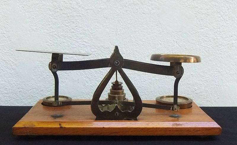 WOW !! A STUNNING VINTAGE SCALE MADE IN ENGLAND WITH ORIGINAL WEIGHTS !! MUST SEE !!