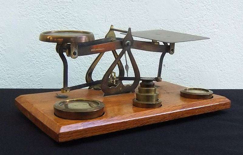 WOW !! A STUNNING VINTAGE SCALE MADE IN ENGLAND WITH ORIGINAL WEIGHTS !! MUST SEE !!
