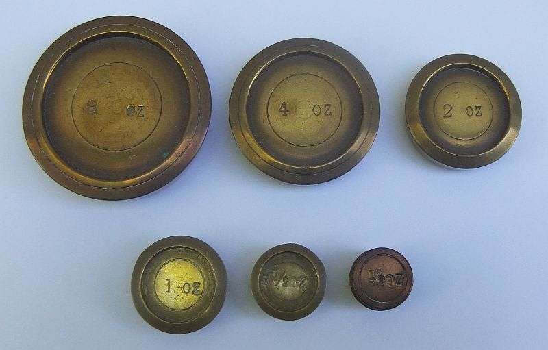 WOW !! A STUNNING VINTAGE SCALE MADE IN ENGLAND WITH ORIGINAL WEIGHTS !! MUST SEE !!