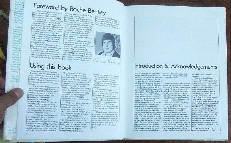 COOL !! A VINTAGE 1982 ""MGB"" GUIDE TO PURCHASE AND RESTORATION MANUAL BY HAYNES !!