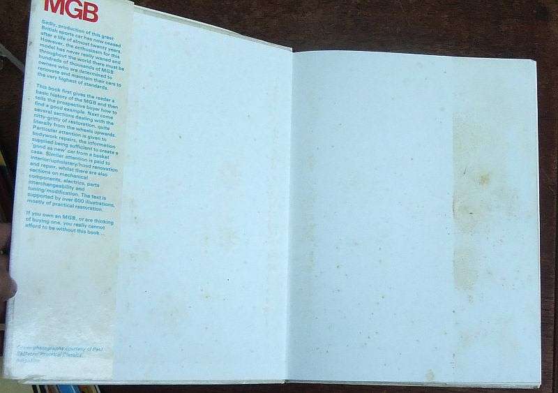 COOL !! A VINTAGE 1982 ""MGB"" GUIDE TO PURCHASE AND RESTORATION MANUAL BY HAYNES !!