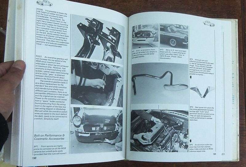 COOL !! A VINTAGE 1982 ""MGB"" GUIDE TO PURCHASE AND RESTORATION MANUAL BY HAYNES !!