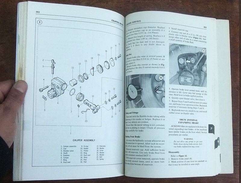 RARE !! VINTAGE 1970`S KAWASAKI KZ400 SERVICE AND REPAIR HANDBOOK BY CLYMER PUBLICATIONS !!