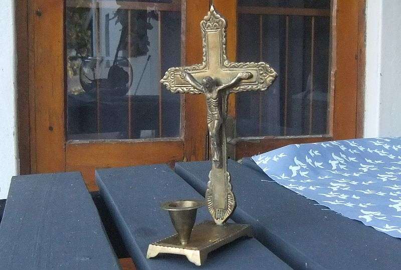 RARE FIND !! A VINTAGE DETAILED SOLID BRASS CURCIFIX WITH CANDLE HOLDER