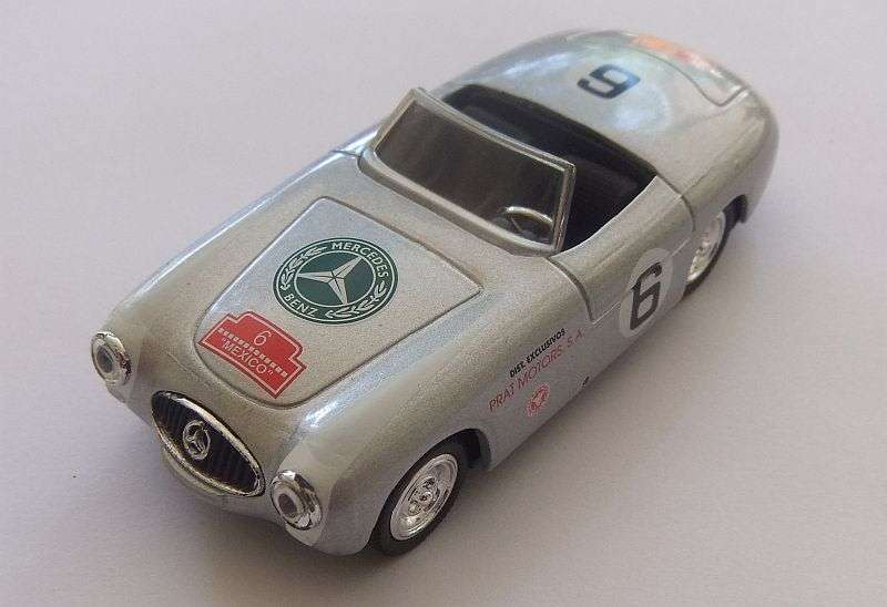 AN AMAZING DETAILED 1:43 SCALE DIE CAST METAL MODEL OF THE 1952 MERCEDES BENZ 300 SL SPIDER !! WOW