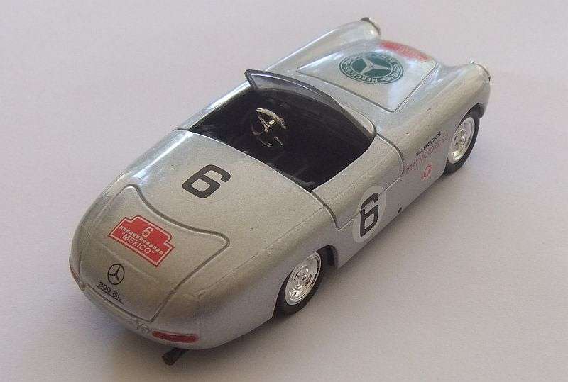 AN AMAZING DETAILED 1:43 SCALE DIE CAST METAL MODEL OF THE 1952 MERCEDES BENZ 300 SL SPIDER !! WOW
