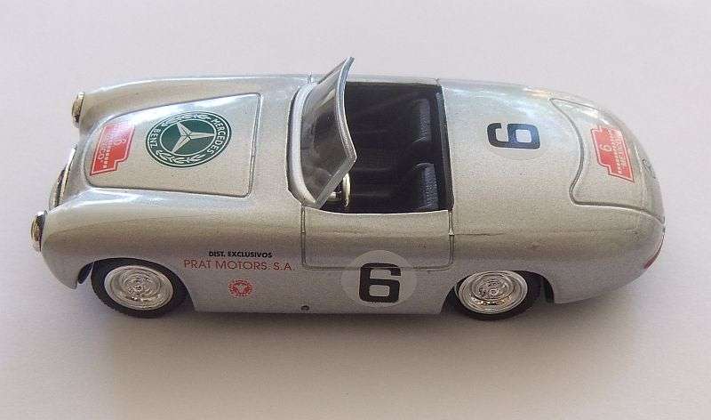 AN AMAZING DETAILED 1:43 SCALE DIE CAST METAL MODEL OF THE 1952 MERCEDES BENZ 300 SL SPIDER !! WOW