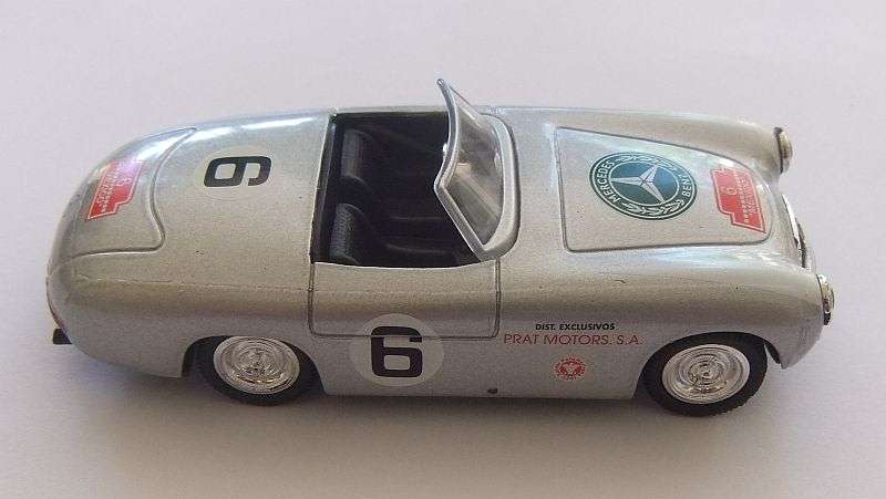 AN AMAZING DETAILED 1:43 SCALE DIE CAST METAL MODEL OF THE 1952 MERCEDES BENZ 300 SL SPIDER !! WOW