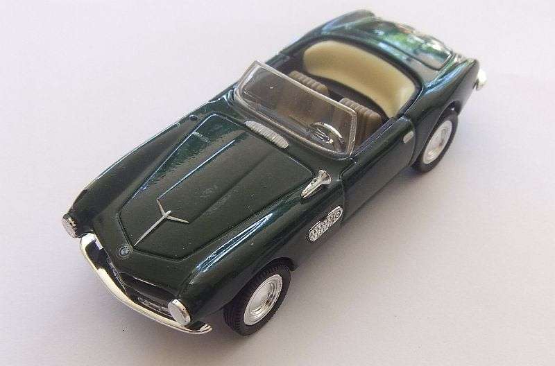 A VERY SMART 1:43 SCALE DIE CAST METAL MODEL OF THE BMW 507
