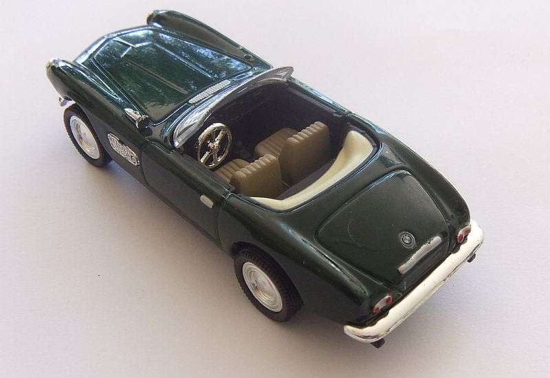 A VERY SMART 1:43 SCALE DIE CAST METAL MODEL OF THE BMW 507