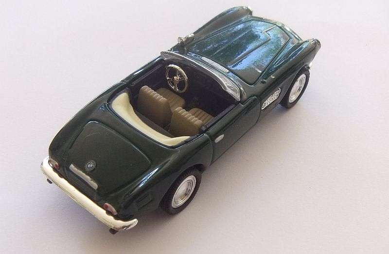 A VERY SMART 1:43 SCALE DIE CAST METAL MODEL OF THE BMW 507