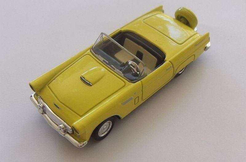 A STUNNING 1:43 SCALE DIE CAST METAL MODEL OF THE 1956 "" FORD THUNDERBIRD "" ...LOTS OF CHARM