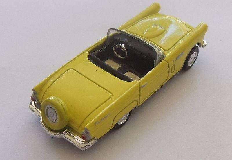 A STUNNING 1:43 SCALE DIE CAST METAL MODEL OF THE 1956 "" FORD THUNDERBIRD "" ...LOTS OF CHARM