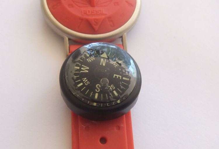 A RARE VINTAGE "" FOSSIL SUN-DIAL "" FUNCTIONAL TIME PIECE WITH ORIGINAL BOX AND COMPASS !! SO COOL