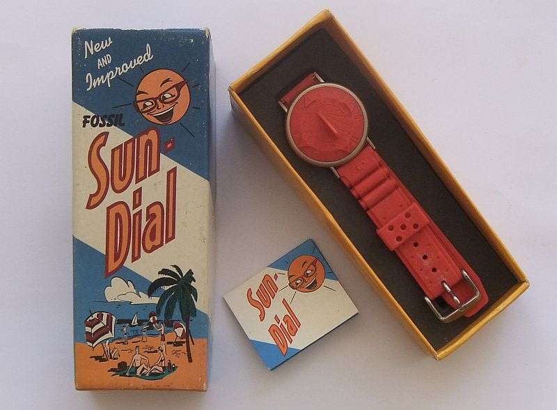A RARE VINTAGE "" FOSSIL SUN-DIAL "" FUNCTIONAL TIME PIECE WITH ORIGINAL BOX AND COMPASS !! SO COOL