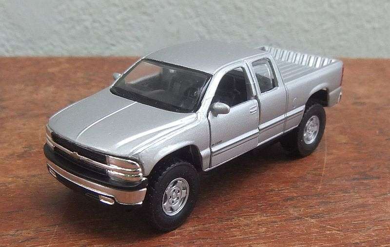 NICE !! A DETAILED DIE CAST METAL 1:48 SCALE MODEL OF THE "" FORD SILVERADO "" WITH OPENING DOORS !!