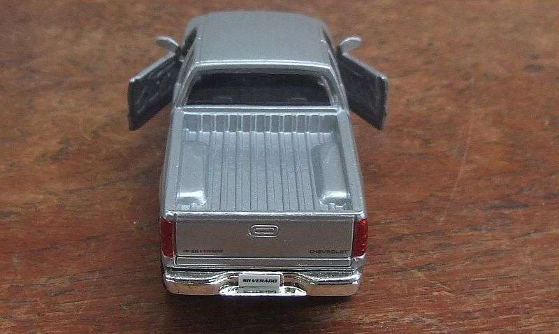 NICE !! A DETAILED DIE CAST METAL 1:48 SCALE MODEL OF THE "" FORD SILVERADO "" WITH OPENING DOORS !!