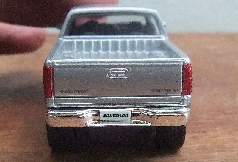 NICE !! A DETAILED DIE CAST METAL 1:48 SCALE MODEL OF THE "" FORD SILVERADO "" WITH OPENING DOORS !!