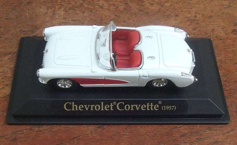 AN AWESOME DETAILED 1:43 SCALE DIE CAST METAL MODEL OF THE 1957 CHEVROLET CORVETTE ON BASE !! WOW !!