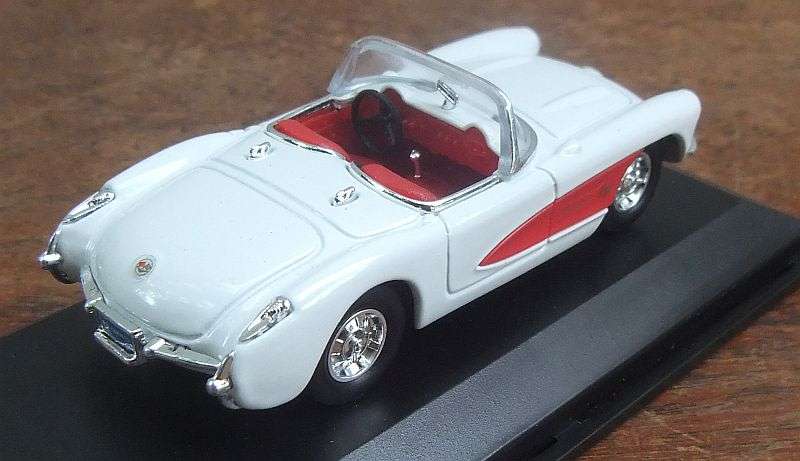 AN AWESOME DETAILED 1:43 SCALE DIE CAST METAL MODEL OF THE 1957 CHEVROLET CORVETTE ON BASE !! WOW !!