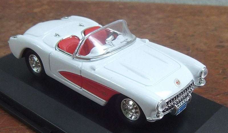 AN AWESOME DETAILED 1:43 SCALE DIE CAST METAL MODEL OF THE 1957 CHEVROLET CORVETTE ON BASE !! WOW !!