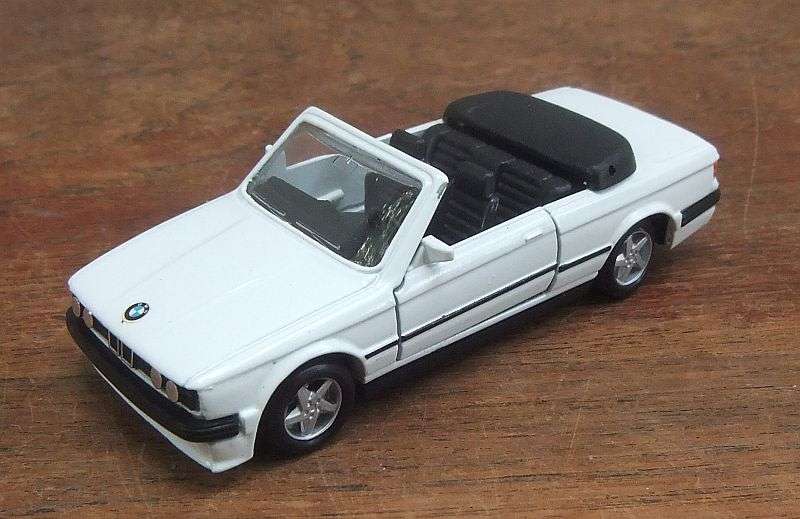 A COOL DETAILED 1:37 SCALE DIE CAST METAL MODEL OF THE BMW 325i WITH OPENING DOORS !! IMMACULATE !!