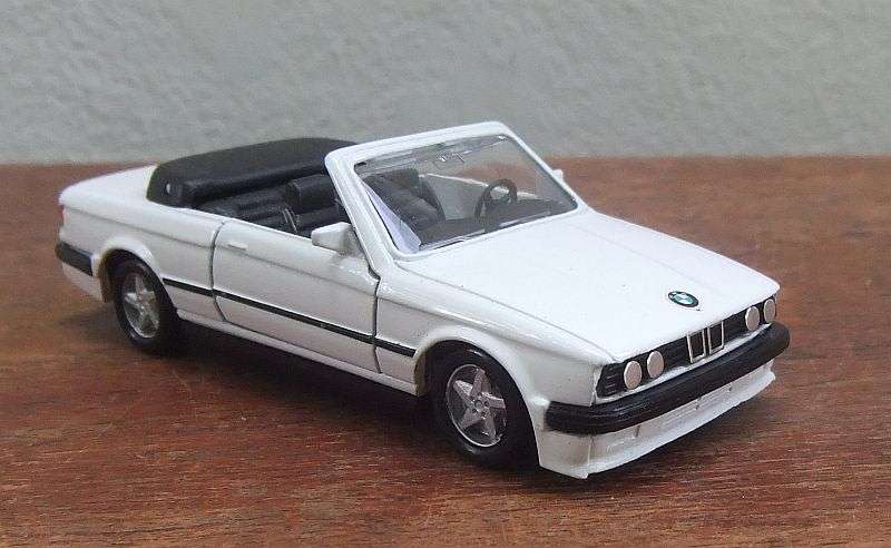 A COOL DETAILED 1:37 SCALE DIE CAST METAL MODEL OF THE BMW 325i WITH OPENING DOORS !! IMMACULATE !!