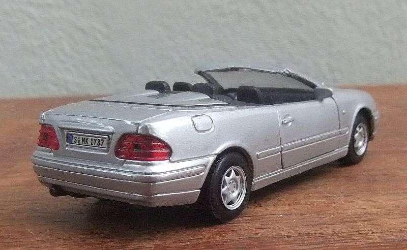 A RATHER SMART 1:38 SCALE DIE CAST METAL MODEL OF THE MERCEDES BENZ CLK  CABRIOLET !! WOW !!