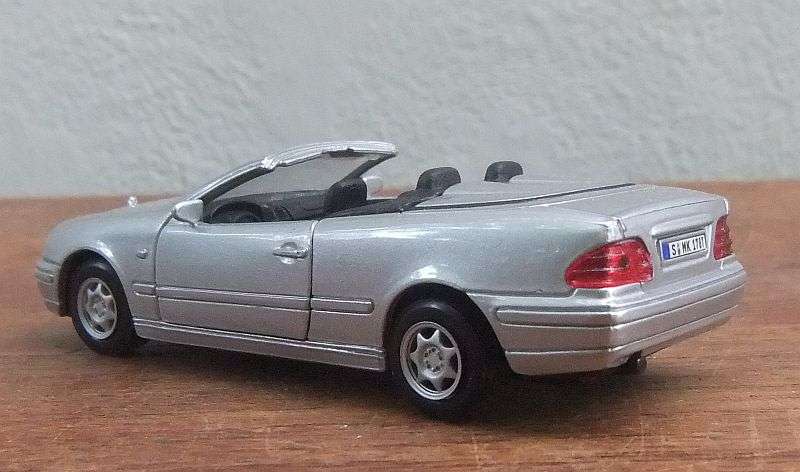 A RATHER SMART 1:38 SCALE DIE CAST METAL MODEL OF THE MERCEDES BENZ CLK  CABRIOLET !! WOW !!