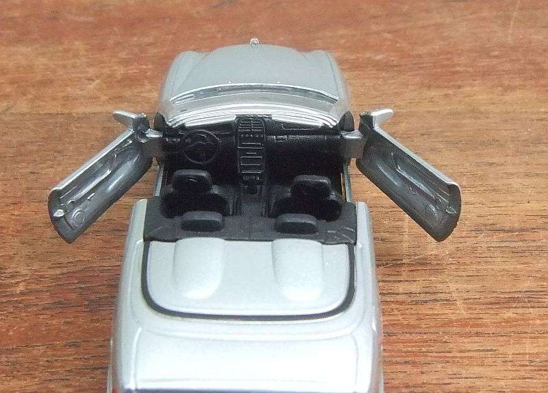 A RATHER SMART 1:38 SCALE DIE CAST METAL MODEL OF THE MERCEDES BENZ CLK  CABRIOLET !! WOW !!