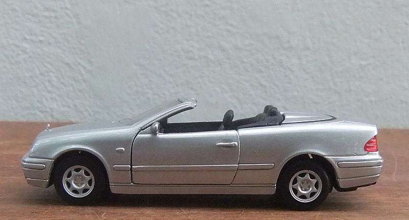 A RATHER SMART 1:38 SCALE DIE CAST METAL MODEL OF THE MERCEDES BENZ CLK  CABRIOLET !! WOW !!