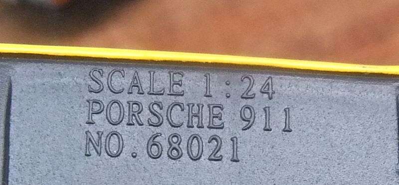 A REMARKABLE 1:24 SCALE DIE CAST METAL MODEL OF THE "" PORSCHE 911 "" .... WOW !!